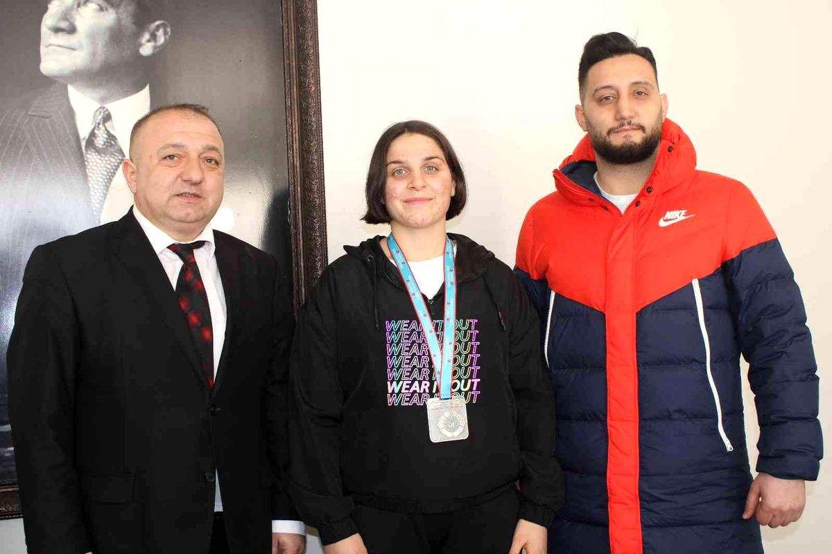 Gülsüm Ağaç Avrupa yolcusu