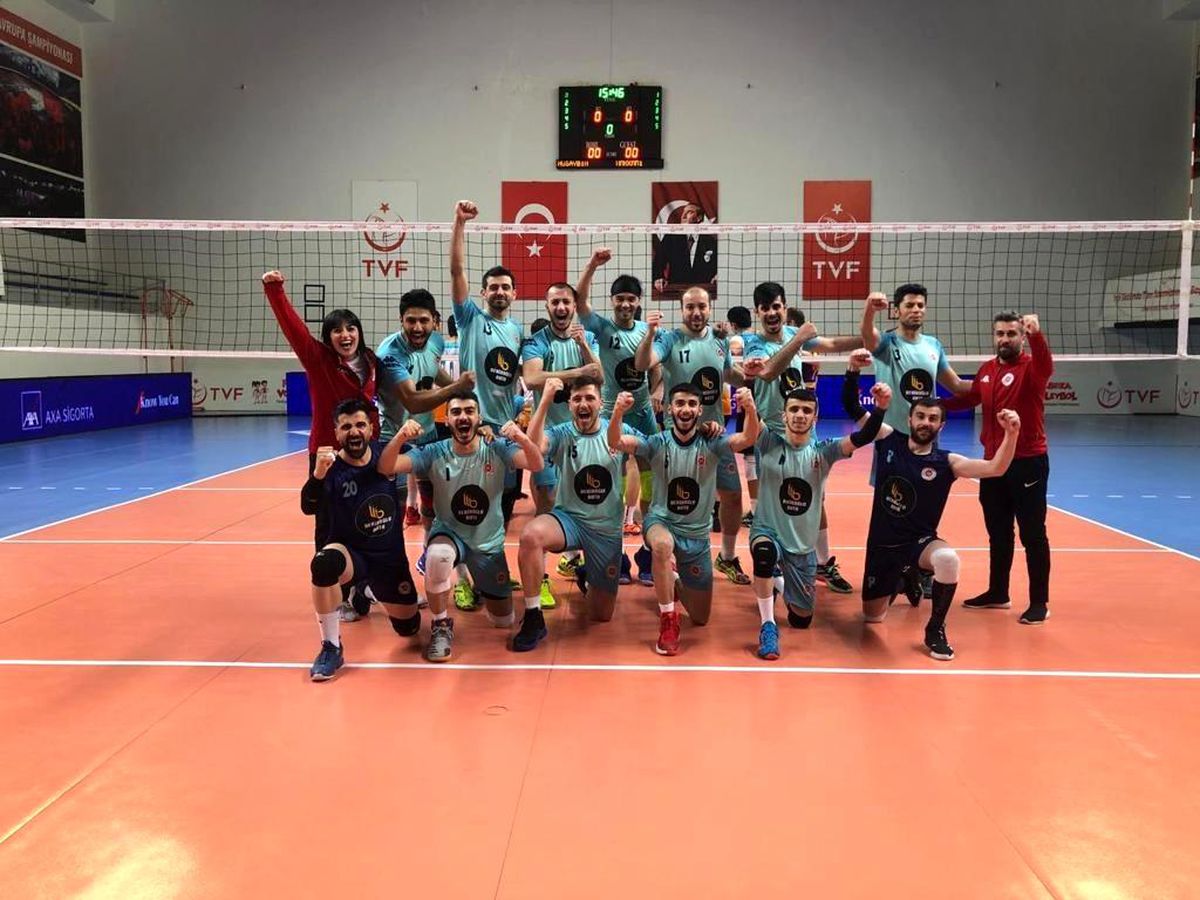 Hakkarili gençlerin voleybol başarısı