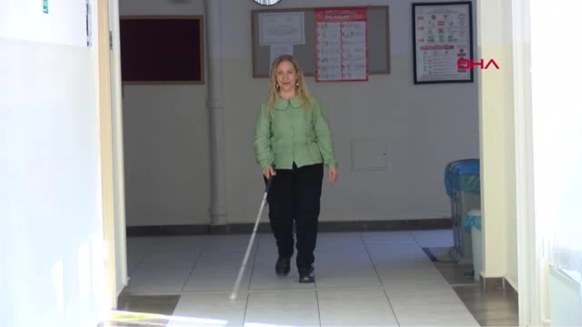 Huri öğretmen, gözlerini kaybedince kendini engellilere adadı