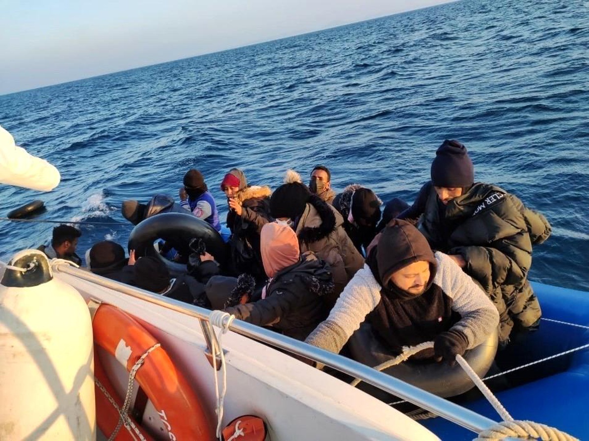 İzmir açıklarında düzensiz göçmen hareketliliği