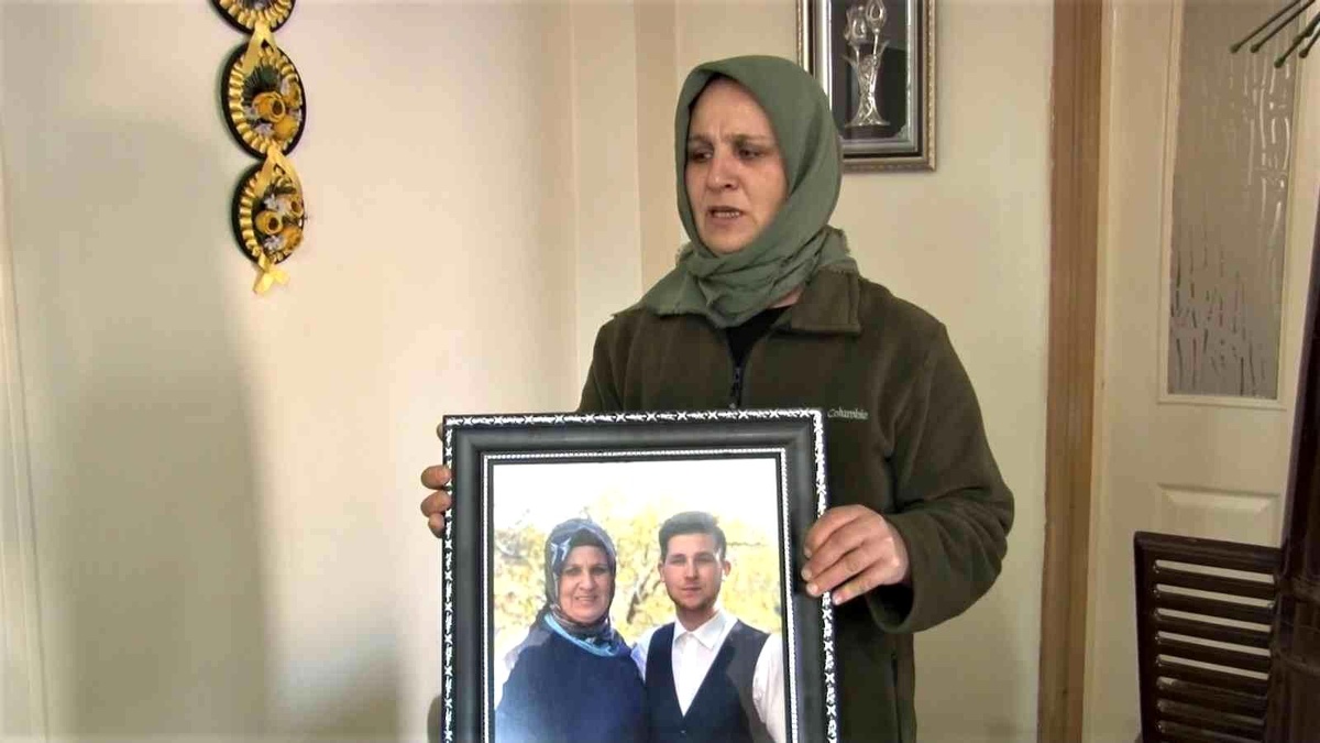 Son dakika! Kadıköy\'de \'yan baktın\' kavgasında öldürülen gencin ailesi konuştu