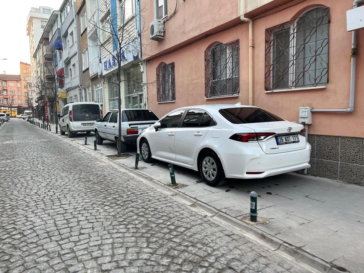 Kaldırım değil sanki otopark
