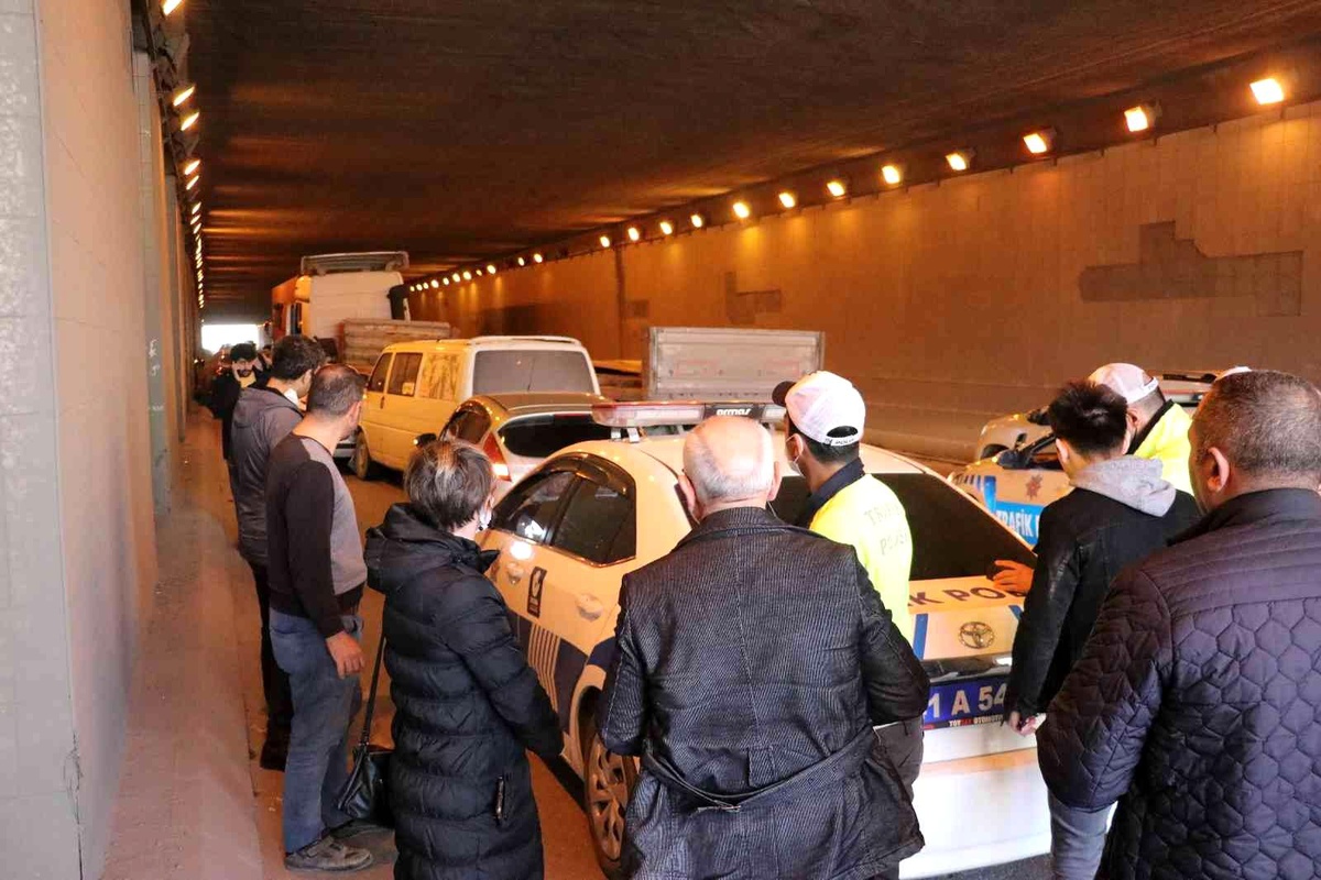 Kocaeli\'de 7 aracın karıştığı zincirleme kaza meydana geldi
