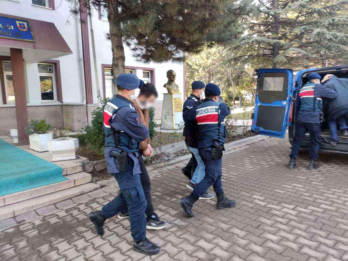 Köy evinden eşya çalan 2 hırsızlık zanlısı tutuklandı
