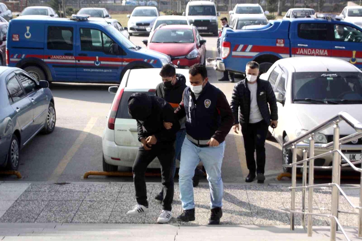 Marketten alkol ve sigara çalan hırsız adliyeye sevk edildi