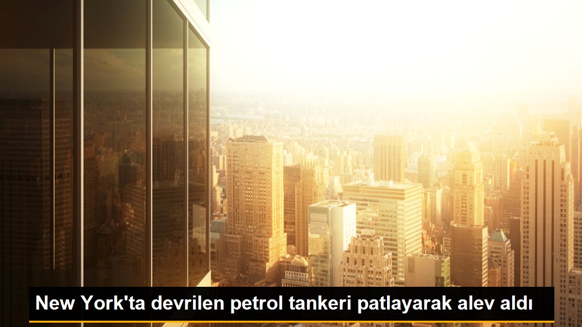 New York\'ta devrilen petrol tankeri patlayarak alev aldı