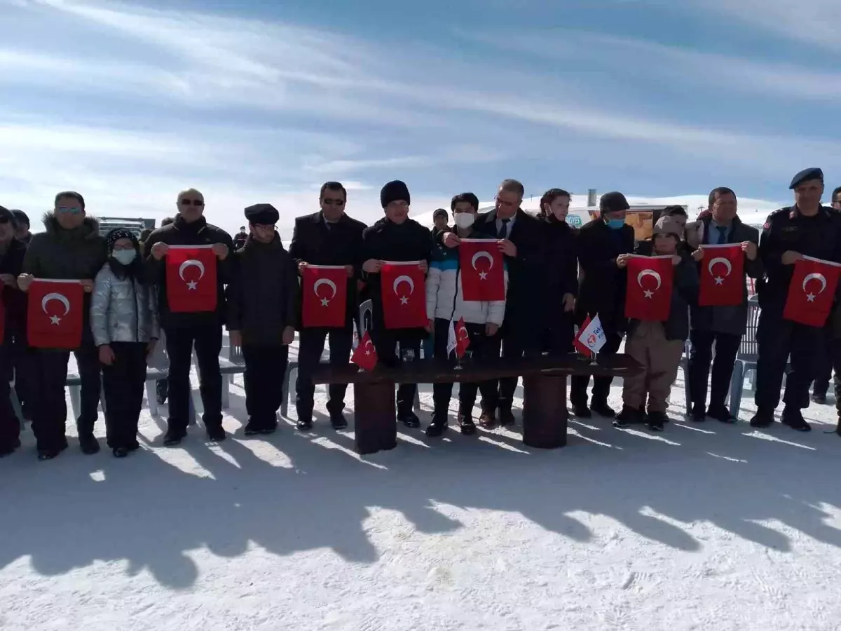 Öğrenciler \'vatan sevgisi\' için yürüdü