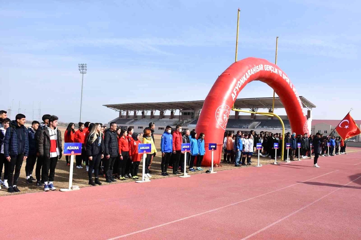 Okul Sporları Genç Erkek ve Genç Kız Futbol Yarı Final müsabakaları başladı