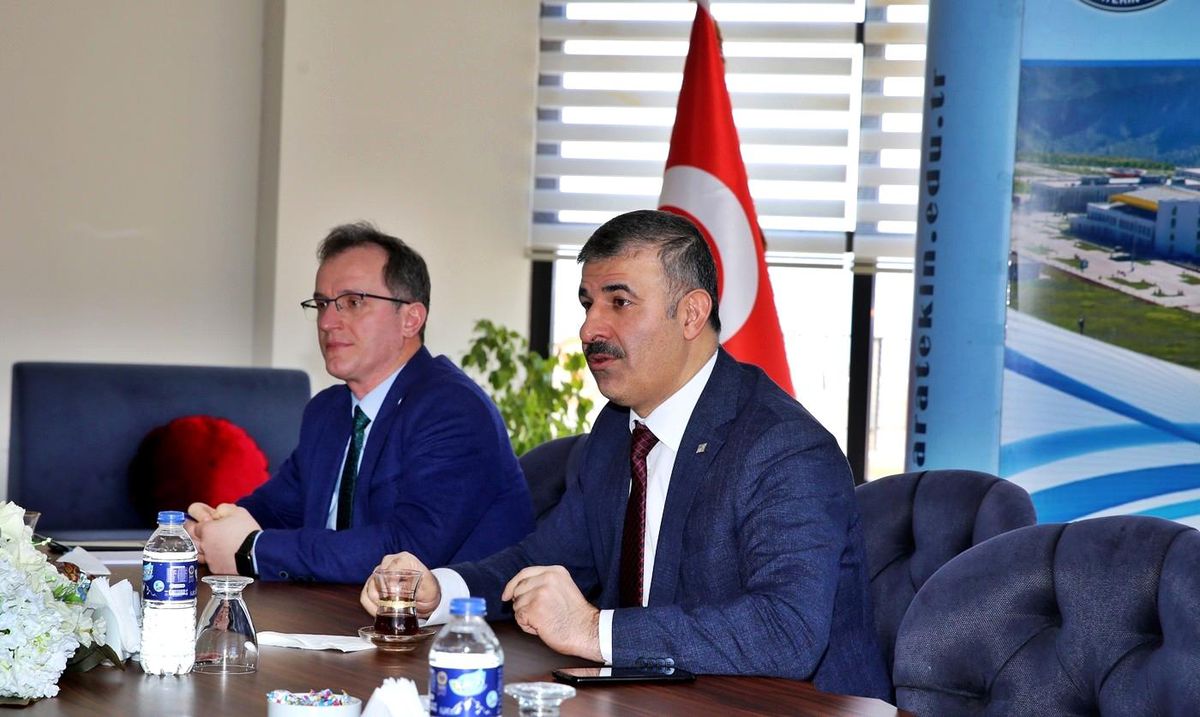 Rektör Çiftçi; 'Bizim bulunduğumuz kurumlarda var olma sebebimiz insan yetiştirmek ve insana hizmet etmektir'