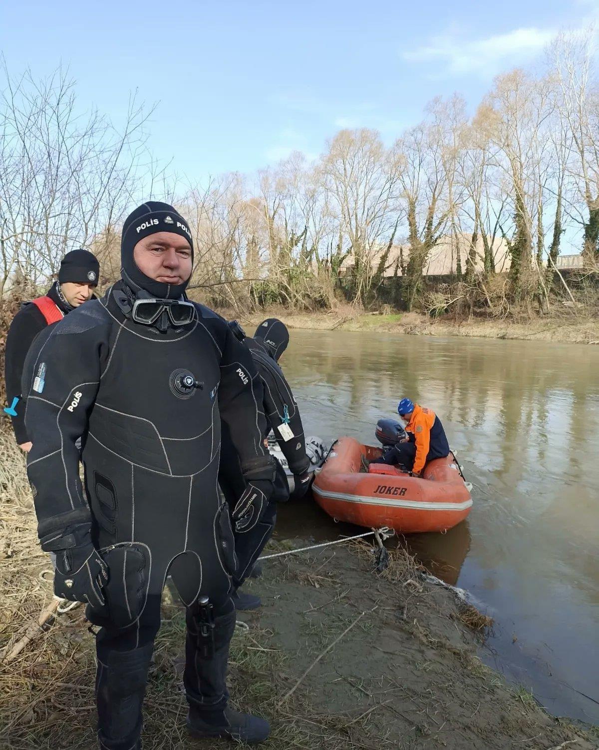 Sakarya Nehri\'ne atlayan kişiyi arama çalışmaları sürüyor
