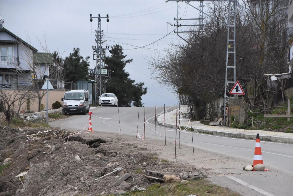 Sinop\'ta yaşanan heyelanlar vatandaşları tedirgin ediyor