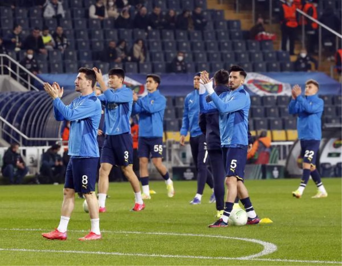 Fenerbahçe, UEFA Avrupa Konferans Ligi son 16 play-off turu ilk maçında Çekya\'nın Slavia Prag takımına 3-2 yenildi.