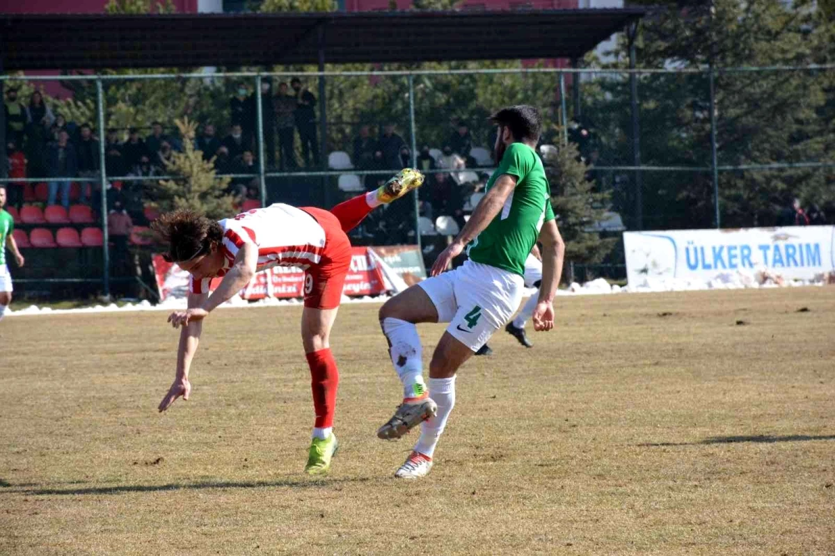 Şuhut Belediye Hisarspor, Emirdağ Spor\'a 4-1 mağlup oldu