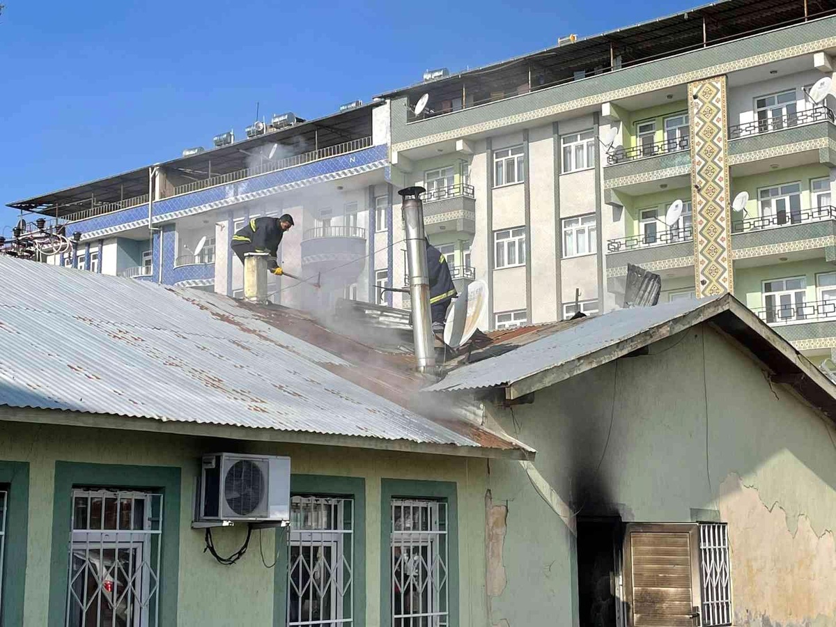Son dakika haberleri... Toplum Sağlığı Merkezinde çıkan yangın paniğe neden oldu