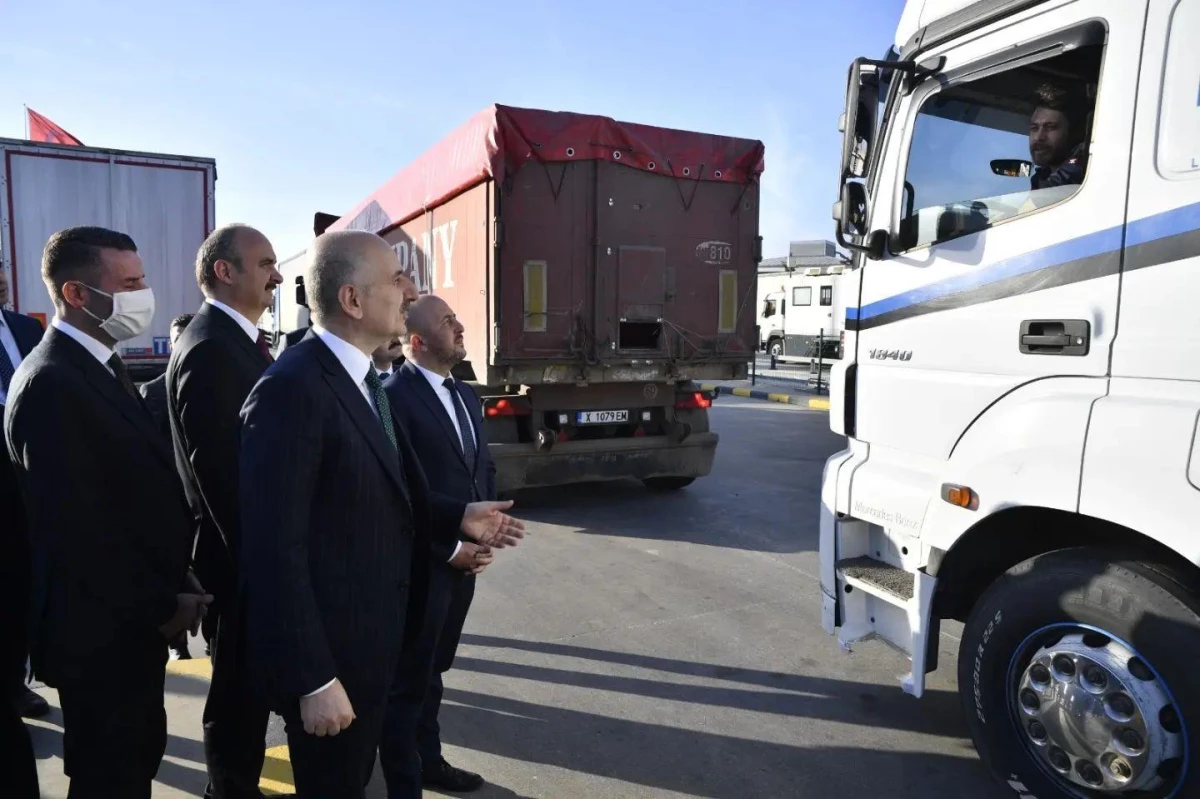 Ulaştırma ve Altyapı Bakanı Karaismailoğlu, Kapıkule\'de konuştu