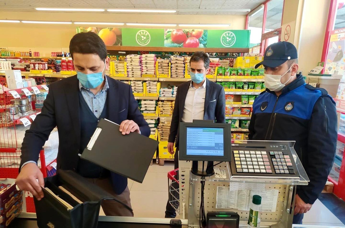 Zabıta ve ticaret müdürlüğü ekiplerinden fiyat denetimi