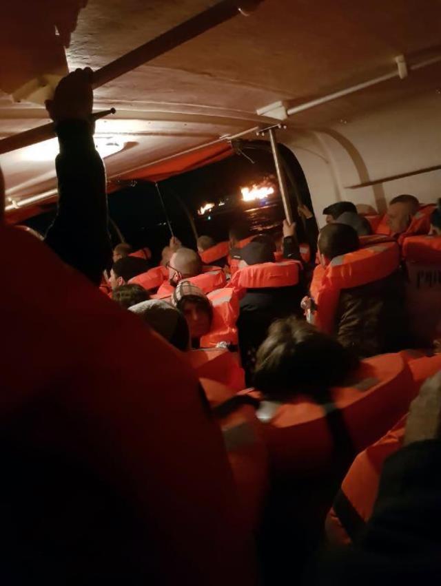 Akdeniz'de yanan İtalyan gemisinde 24 Türk'ün olduğu ortaya çıktı! Yolcuların tamamı tahliye edildi