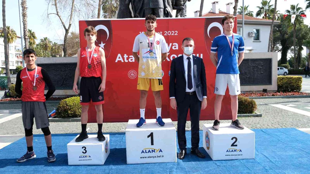 Alanya\'da okullar arası kros yarışı
