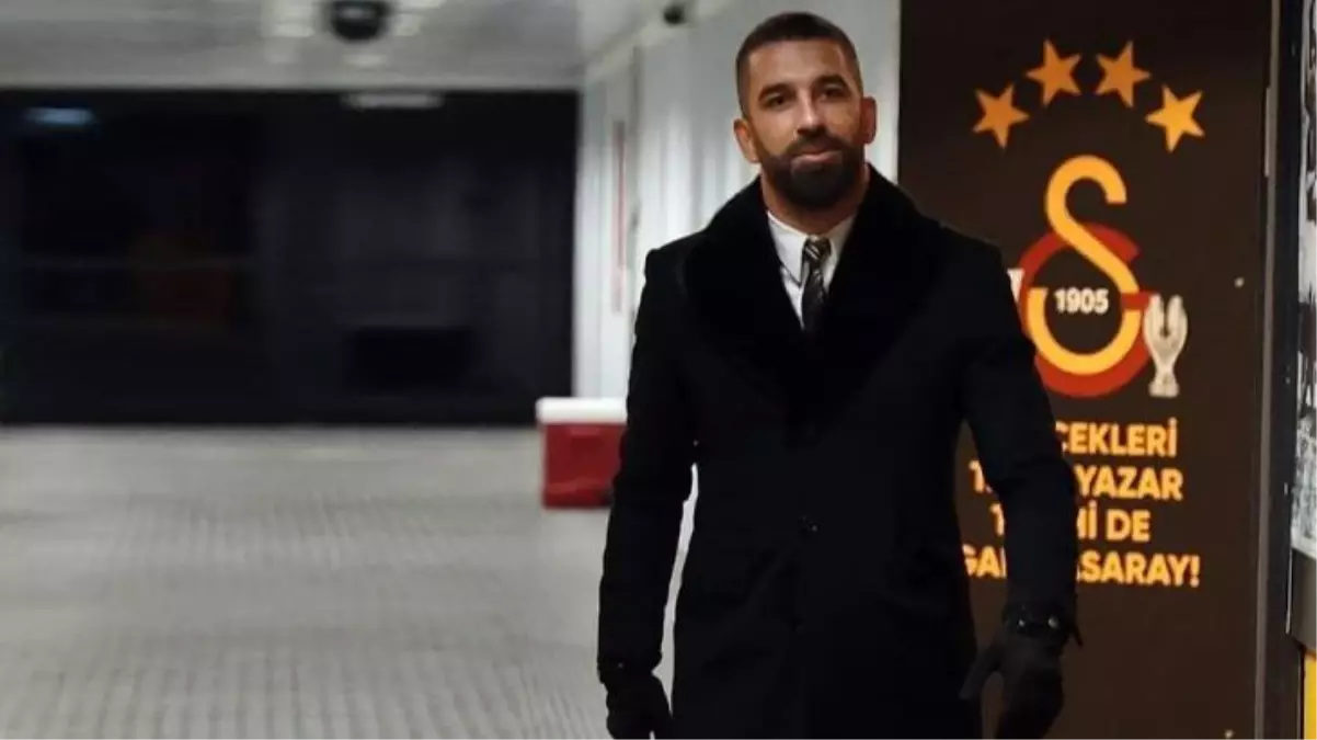 Futbolcu Arda Turan\'dan inanılmaz jest! Kafe çalışanı gence 4 milyon liralık arabasını verdi