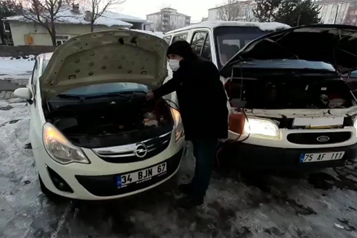 Ardahan\'da Sibirya soğukları: Benzinli araç dahi dondu