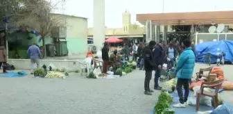 Asyalı pazarcıları, kent merkezinde ülkelerinin mutfaklarına has ürünler satıyor