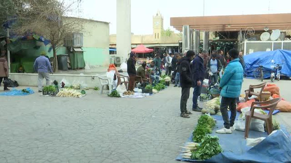 Asyalı pazarcıları, kent merkezinde ülkelerinin mutfaklarına has ürünler satıyor