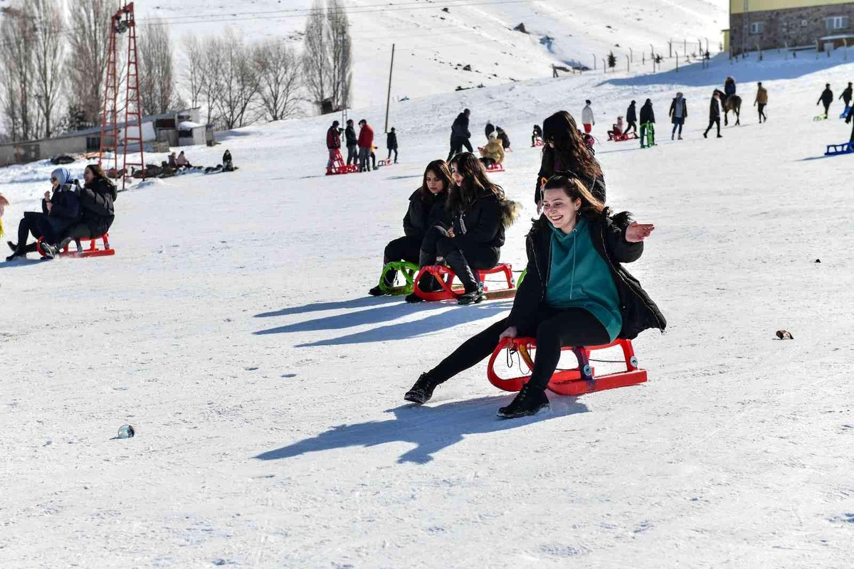 AYM\'li gençler ve aileleri için kayak festivali düzenlendi