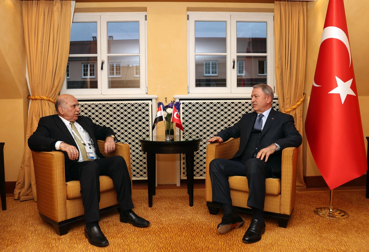Son dakika haber | Bakan Akar, Irak Dışişleri Bakanı Fuad Hüseyin ile görüştü
