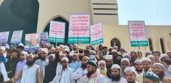 Bangladeş'ten, Hindistan'daki başörtüsü yasağına karşı protesto