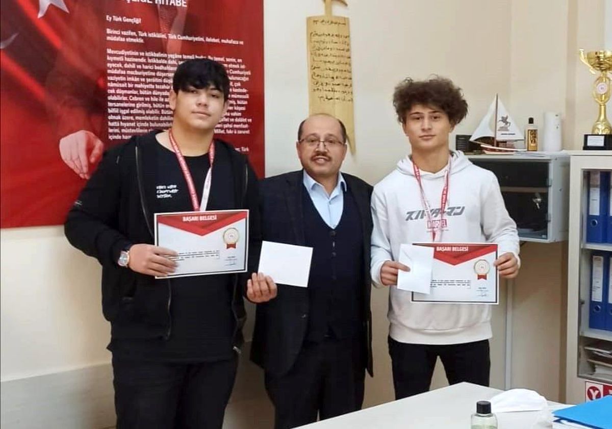 Başarılı güreşciler ödüllendirildi