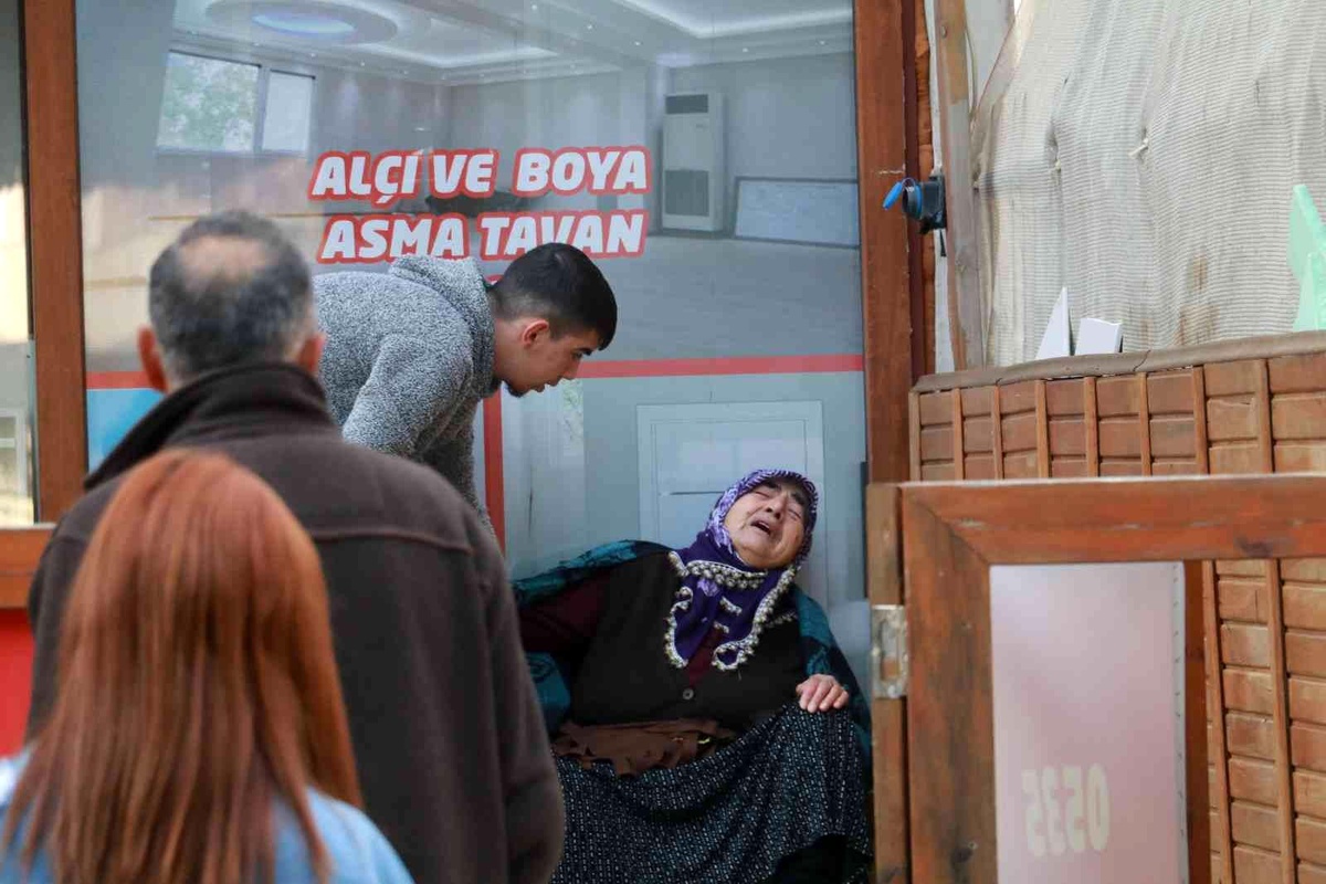 Dekorasyoncu omzuna dayadığı tabancayı ateşledi, anne gözyaşlarına boğuldu