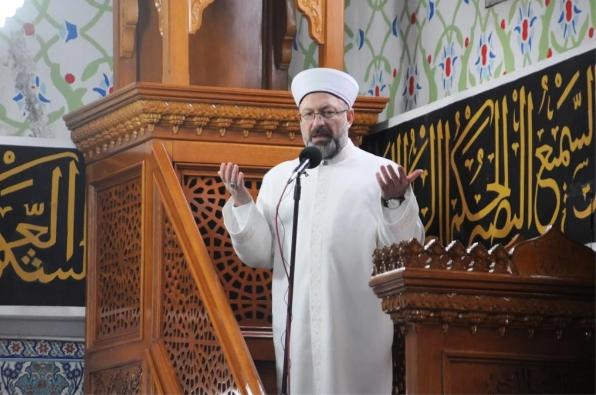 Diyanet İşleri Başkanı Erbaş, tarihi Badşahi Camii\'nde Pakistanlı Müslümanlara hitap etti