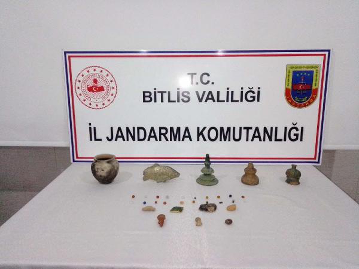 Durdurulan araçta 33 tarihi obje ele geçirildi
