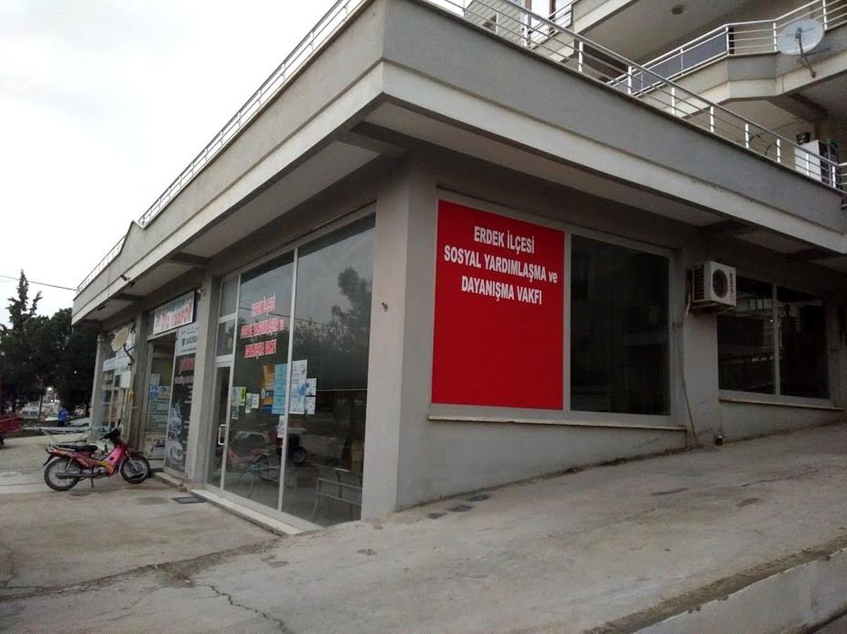 Erdek Sosyal Yardımlaşma Vakfı ihtiyaç sahiplerinin yanında