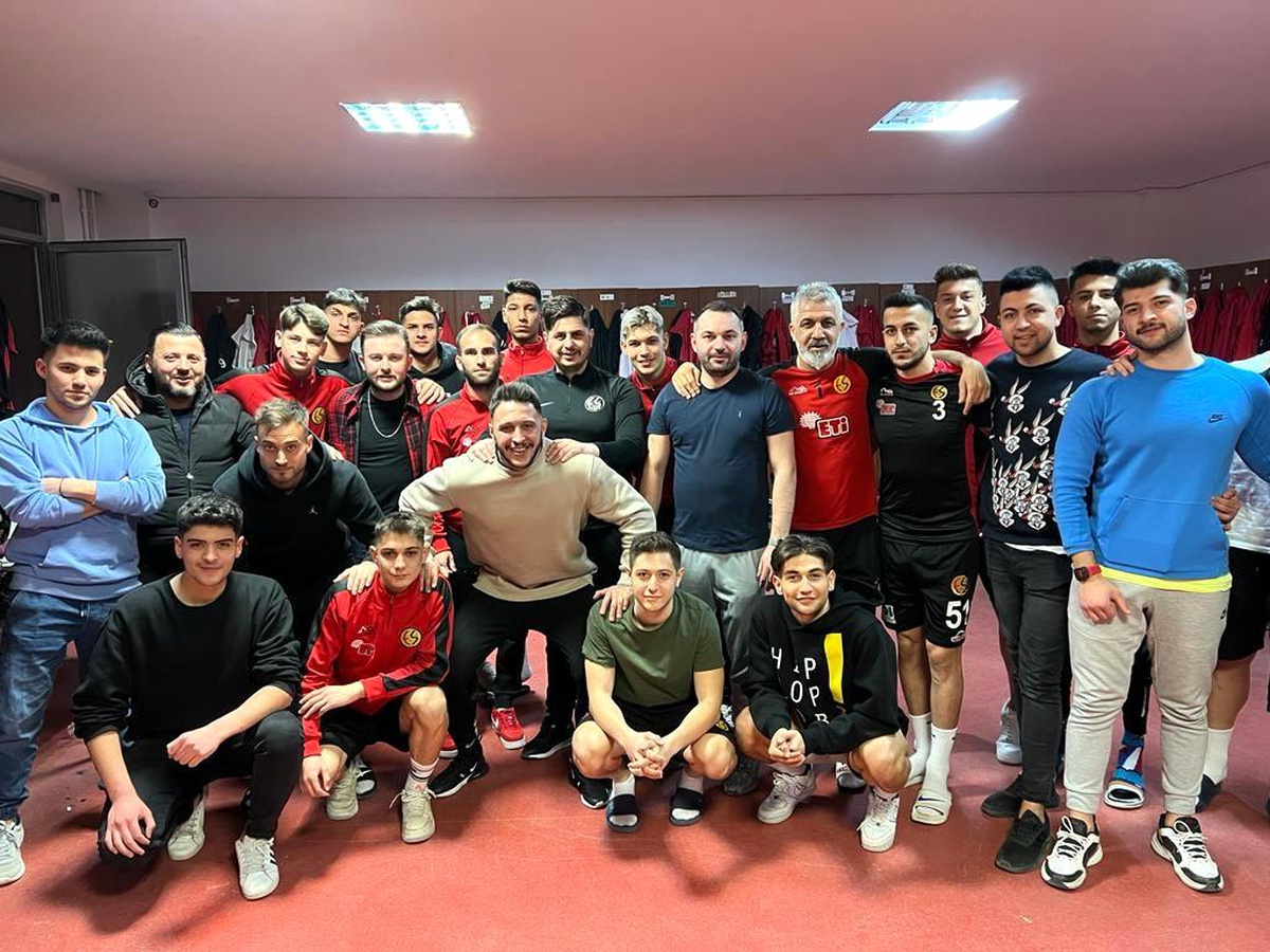 Eskişehirspor\'a makasıyla destek verdi