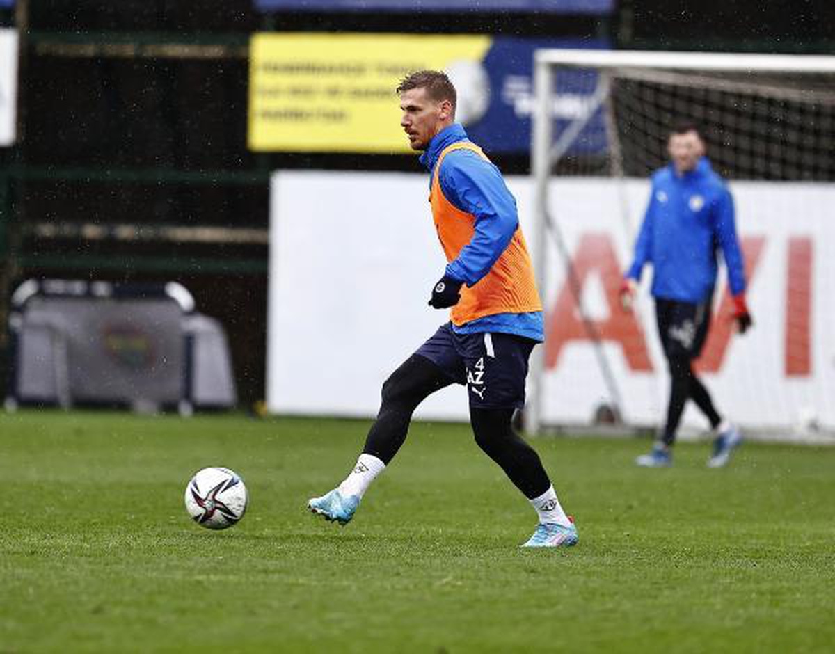 Fenerbahçe\'de Serdar Aziz takımla çalıştı