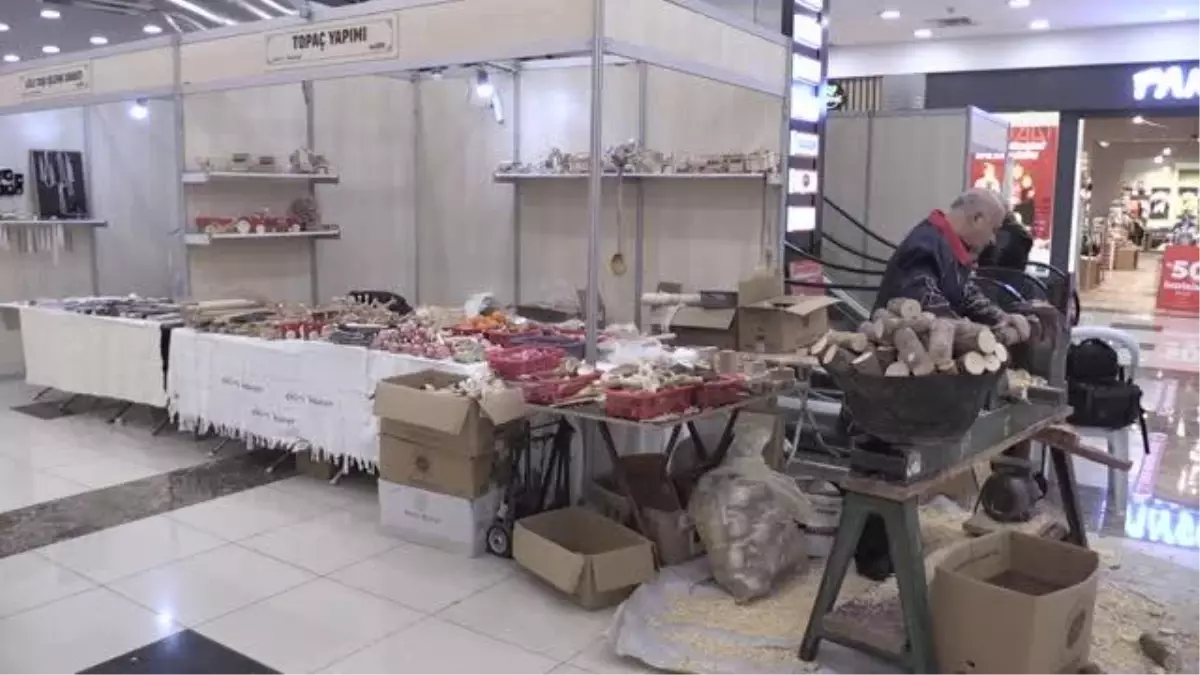 Gönül verdiği topaç oyuncağının unutulmaması için şehir şehir geziyor