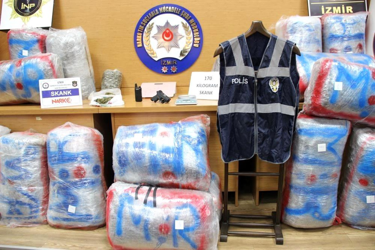 İzmir\'de 170 kilo uyuşturucuyla yakalanan kişi tutuklandı