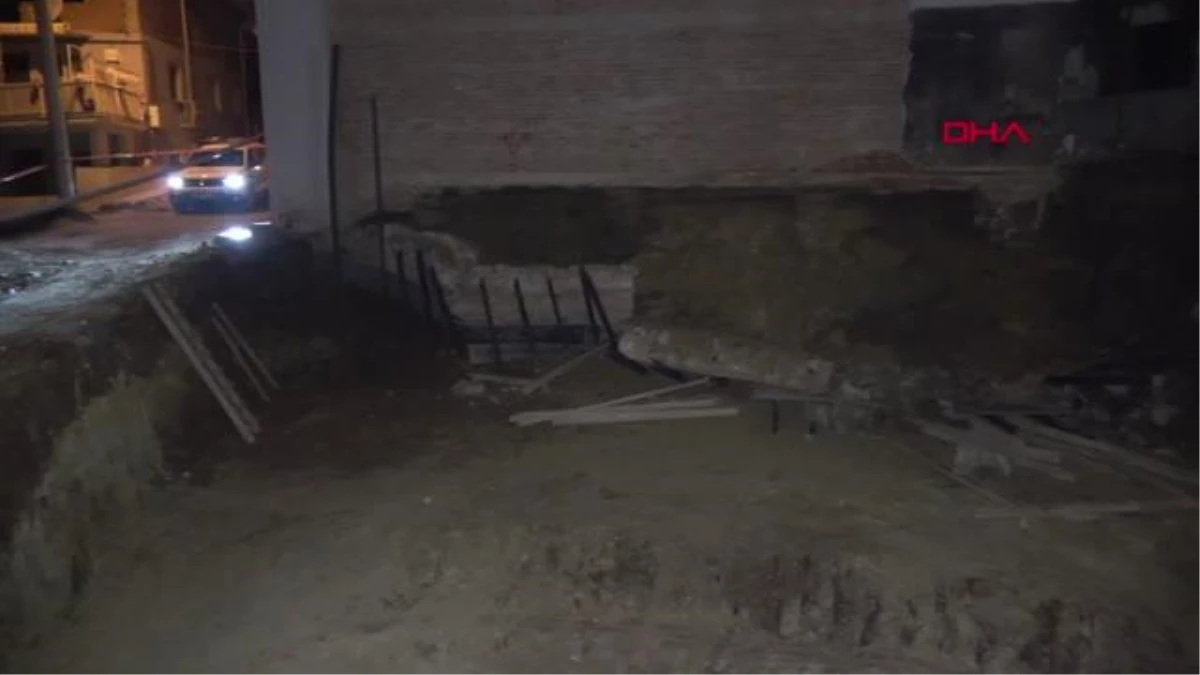 İzmir\'de, inşaat temeli kazısında bitişiğindeki binanın temelinde çökme oluştu