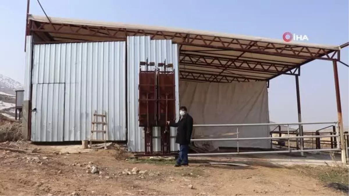 Merakı, sudan elektrik üreten cihaz yapmasını sağladı