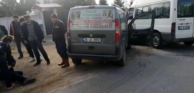 Minibüs ile hafif ticari araç çarpıştı: 1 yaralı