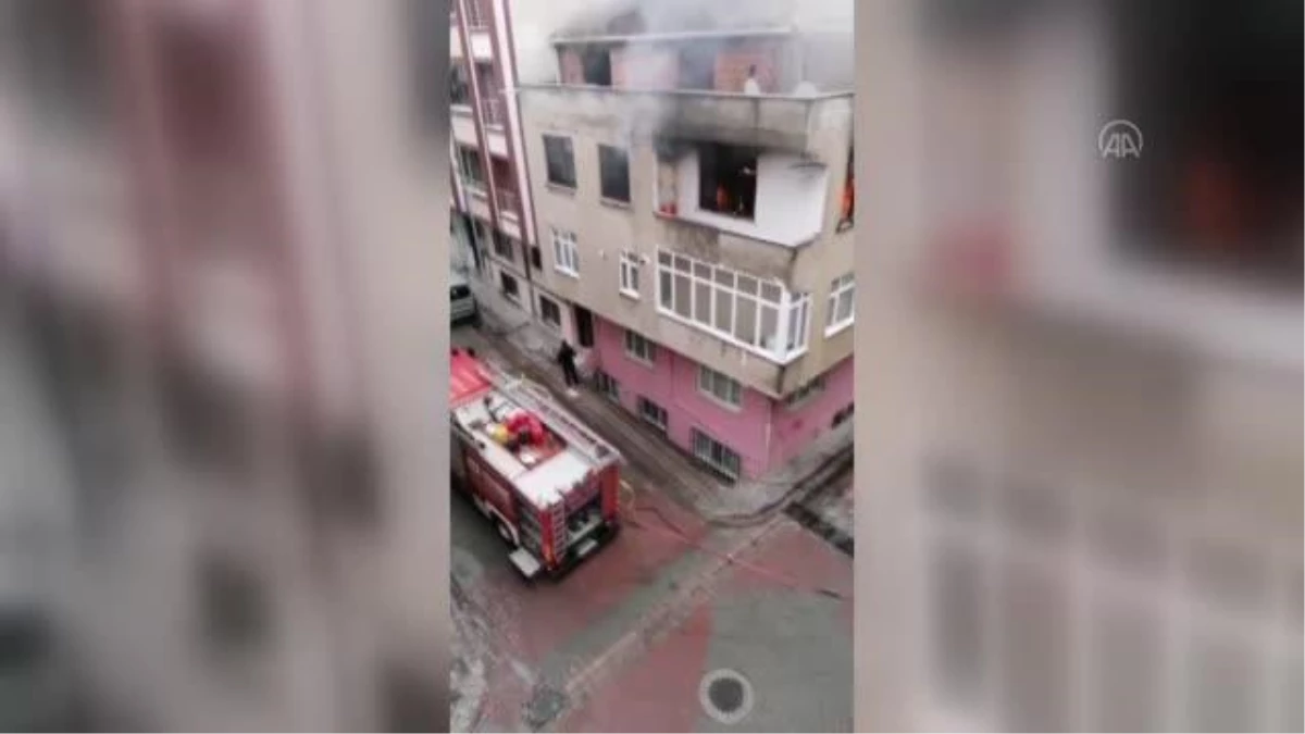 Son dakika haber: Sultangazi\'de bir dairede çıkan yangın söndürüldü