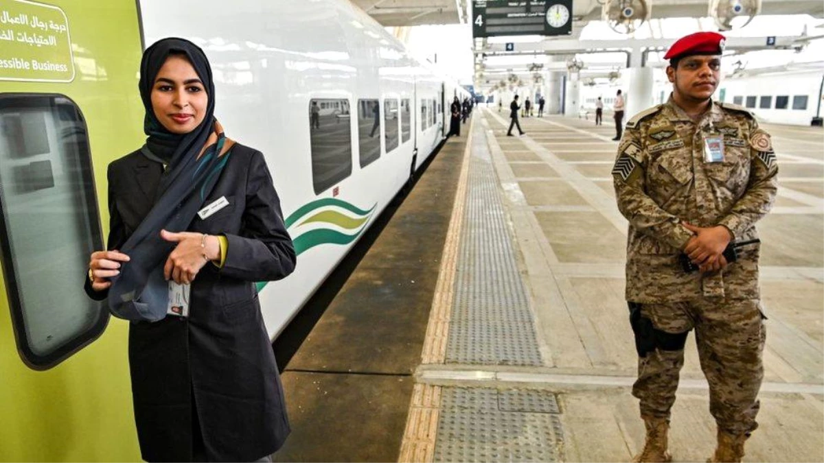 Suudi Arabistan\'da kadın makinistler: 30 kadın tren sürücüsü olarak işe alınacak, 28 bin kadın başvurdu