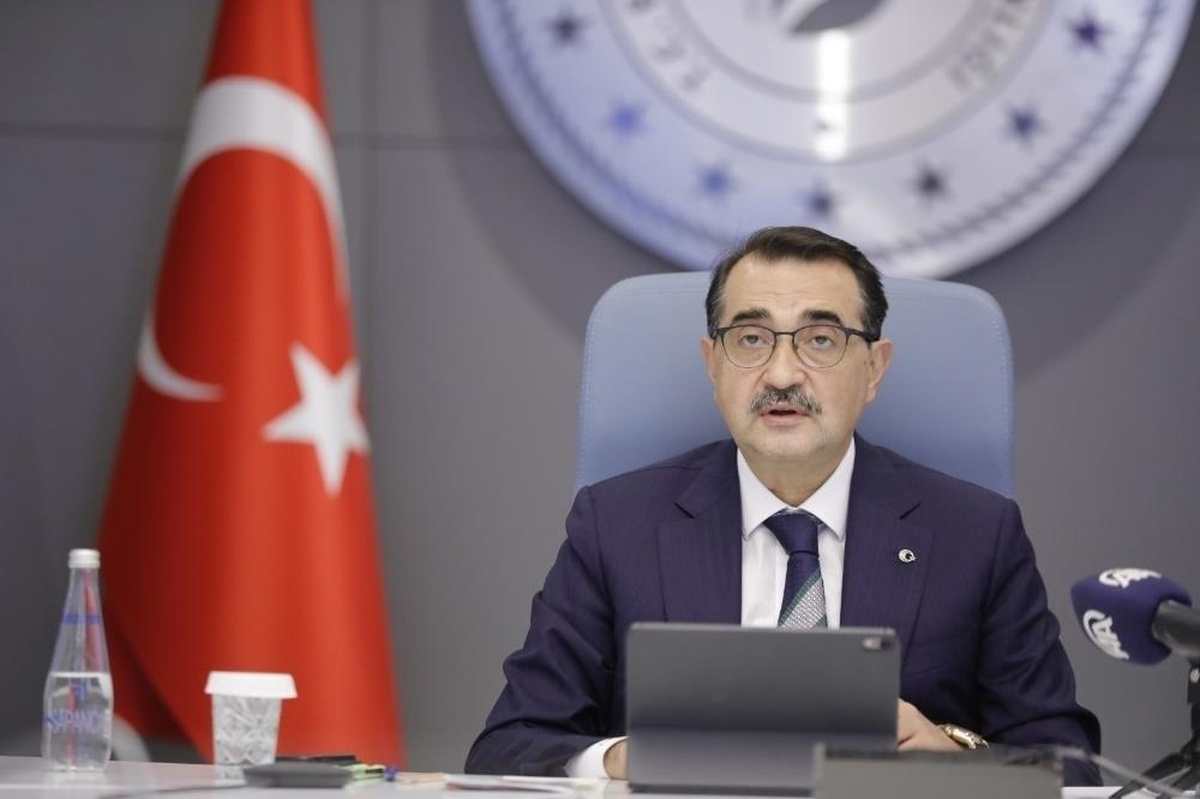 Ticarethanelerin iki kademeli elektrik tarifesinde yüzde 65\'lik kısım indirimli tarifede kalacak