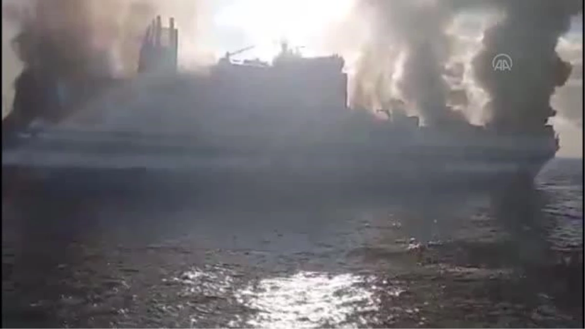 Yunanistan\'ın Igoumenitsa Limanı\'ndan yola çıkan feribotta yangın