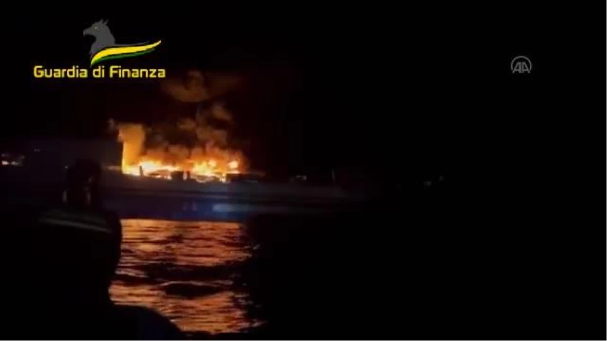 Son dakika gündem: Yunanistan\'ın Igoumenitsa Limanı\'ndan yola çıkan feribotta yangın (3)