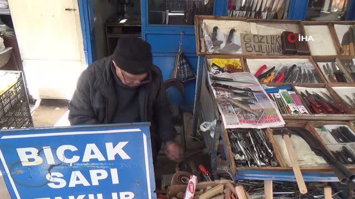 1 sandalye bir makinayla 5 çocuğunu büyüttü