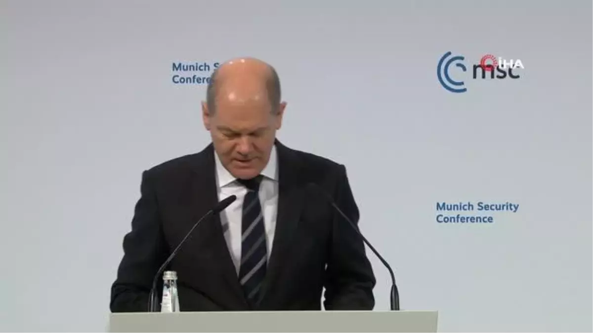 Almanya Başbakanı Scholz: 'Ukrayna'nın toprak bütünlüğünün daha fazla ihlali Rusya için yüksek maliyetlere yol açan büyük bir hata olur'