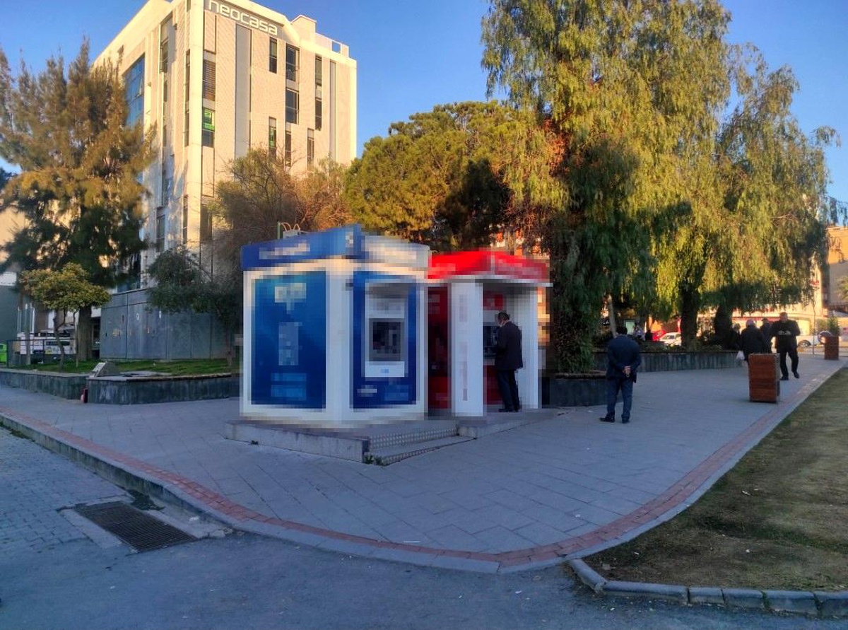 ATM\'den para çeken vatandaşa kapkaç şoku
