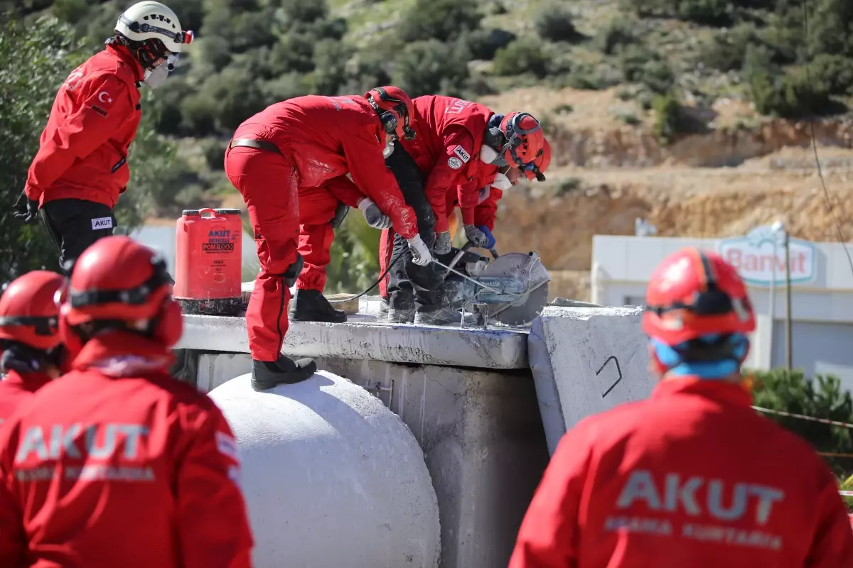 Bodrum\'da AKUT gönüllülerine ileri seviye enkazda arama ve kurtarma eğitimi